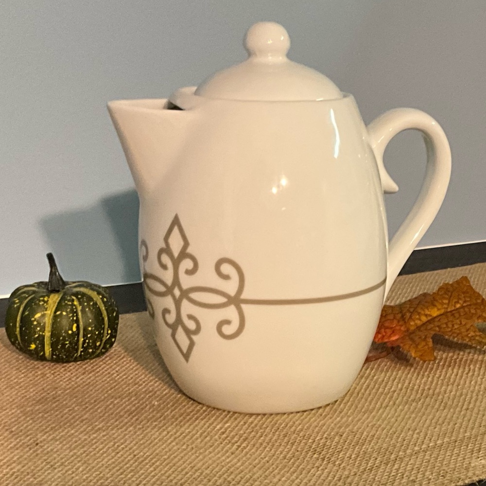 Starbucks Collectible 2015 ceramic teapot with lid - Picture 3 of 6